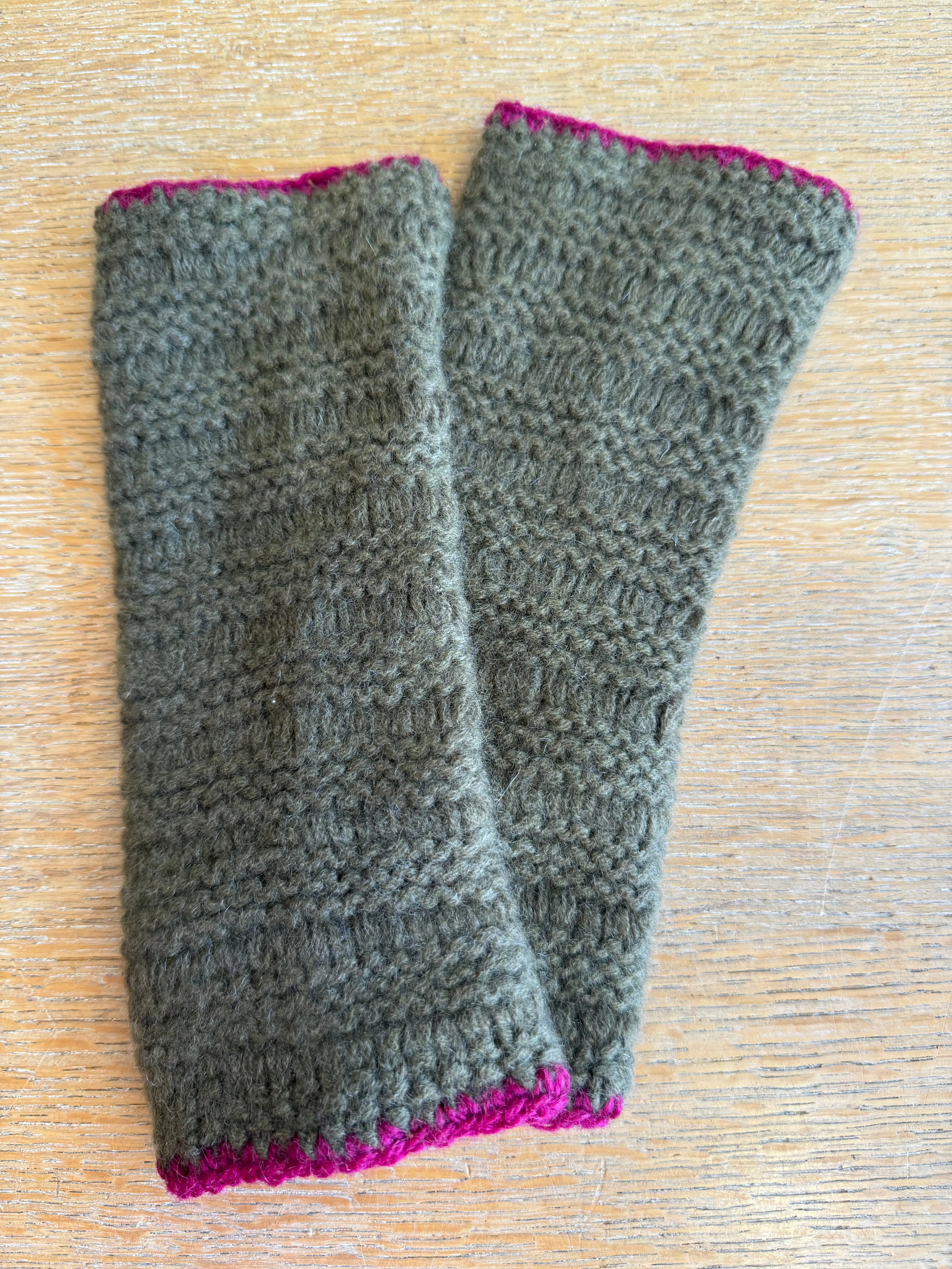 English Weather Raspberry/Khaki Cashmere Wrist Warmers