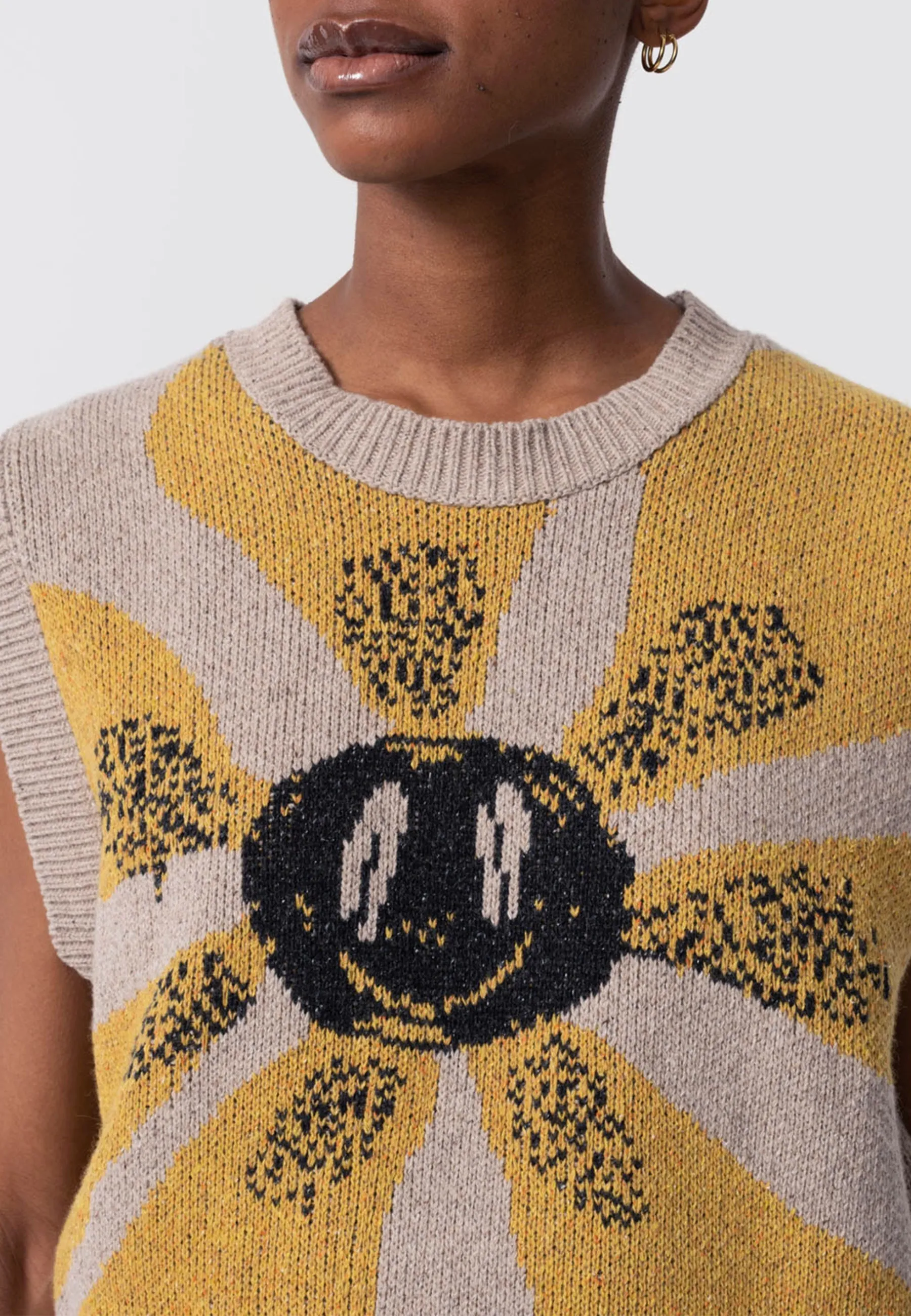 Flower Boner Knit Crew Neck - Beige