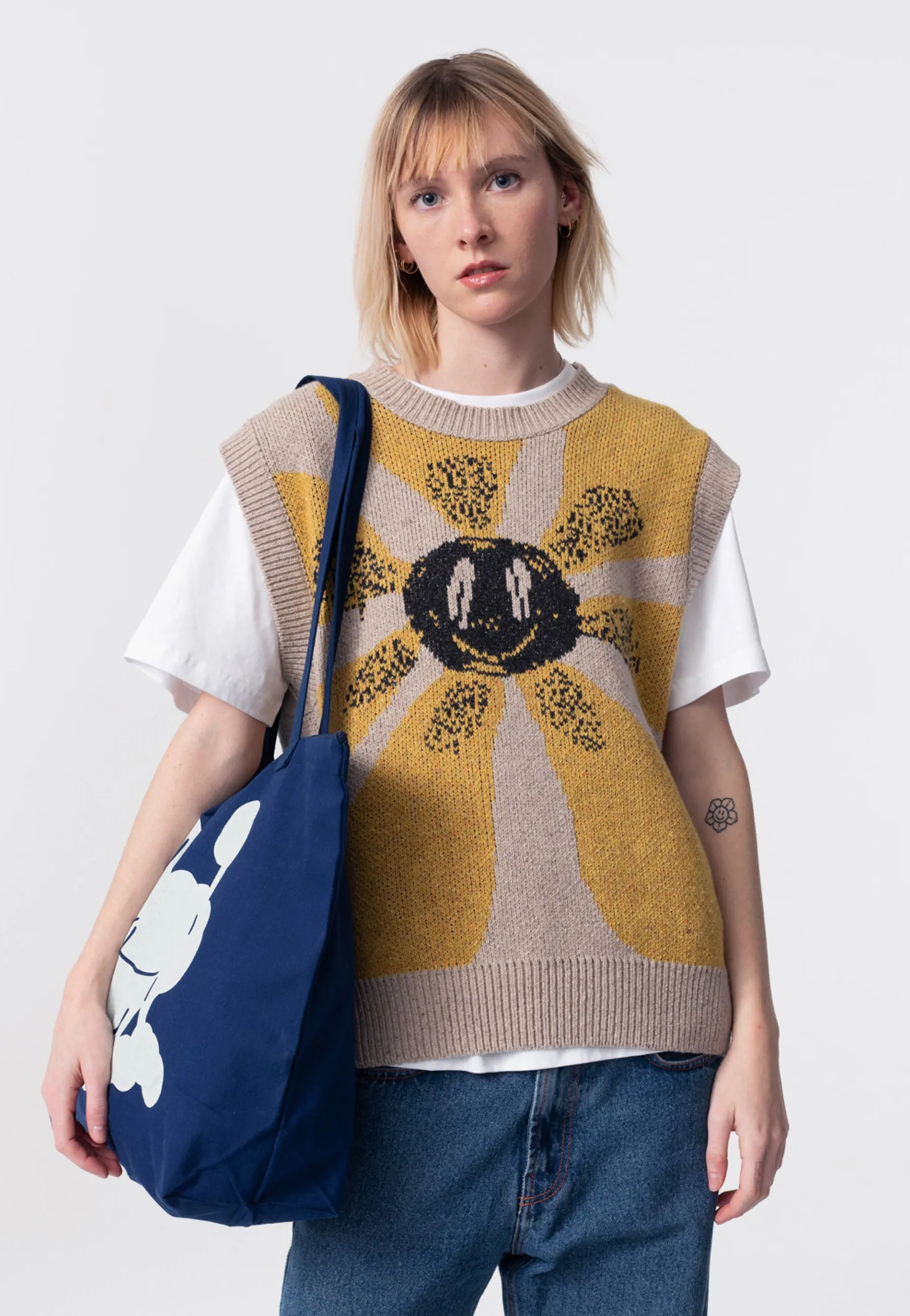 Flower Boner Knit Crew Neck - Beige