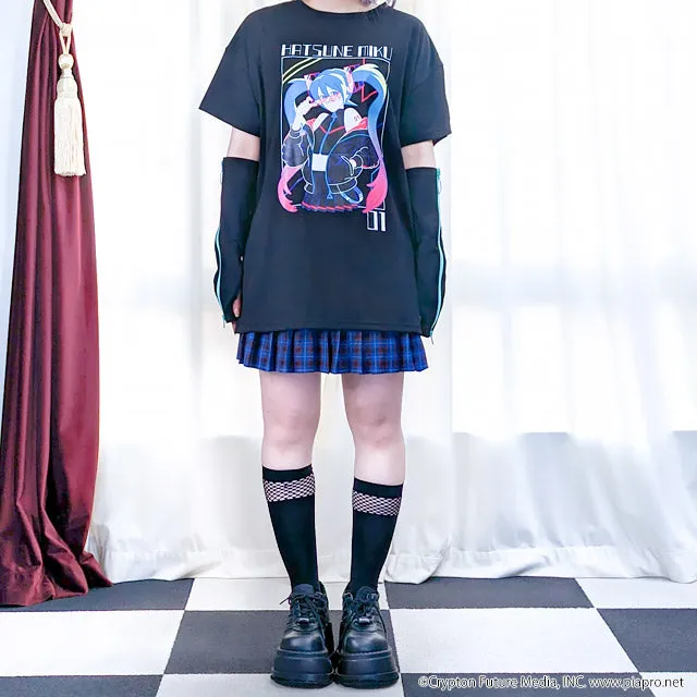 Listen Flavor x Hatsune Miku t-shirt with arm warmers