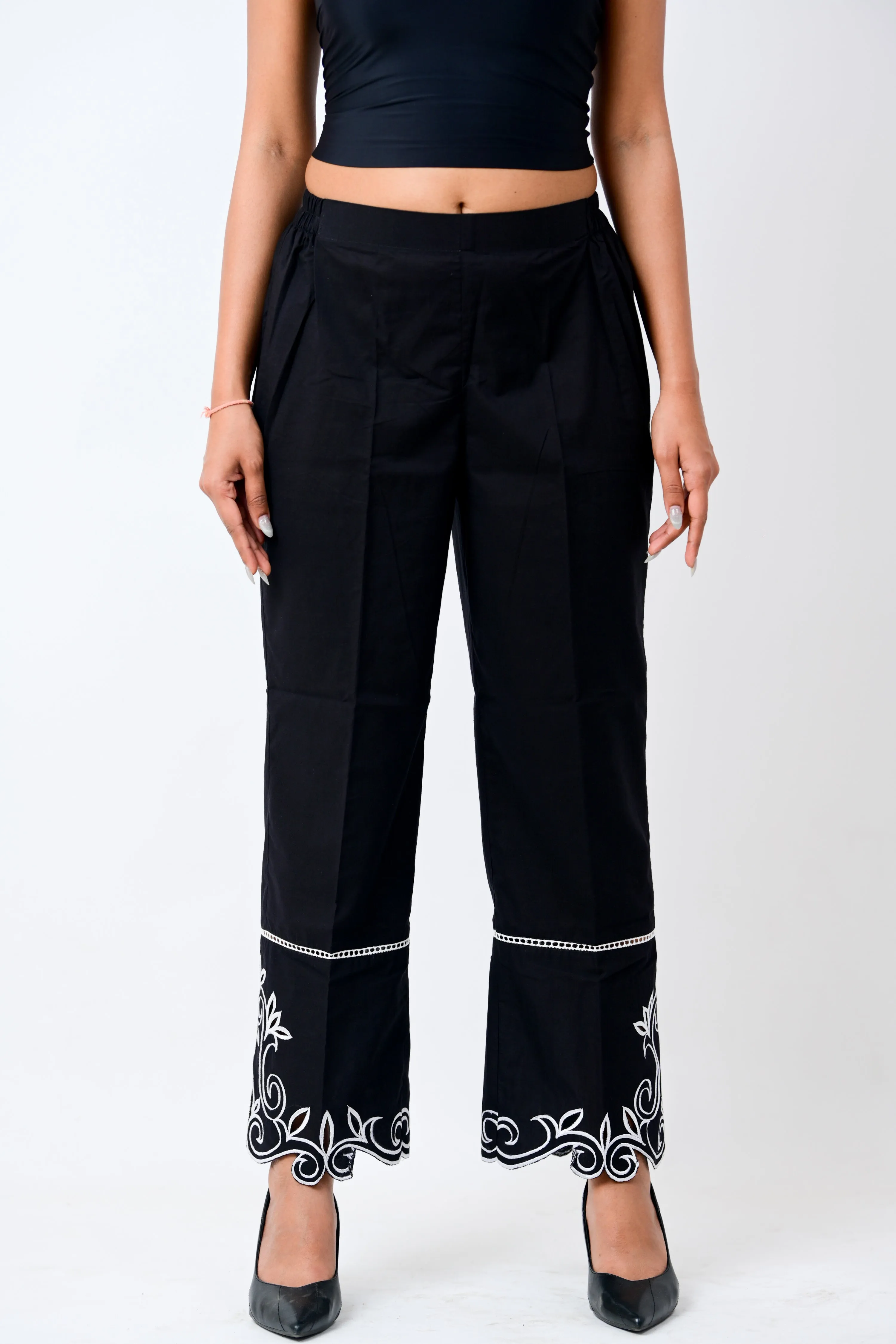 Petal cutwork Pants - Black